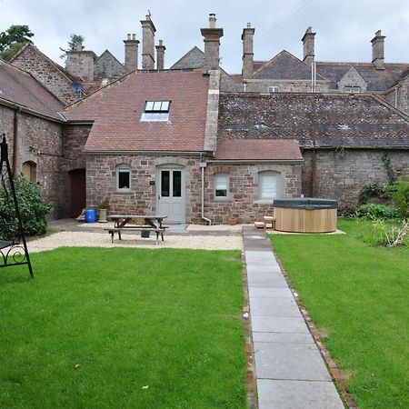 Cecile'S Cottage At Cefn Tilla Court, Usk Bagian luar foto