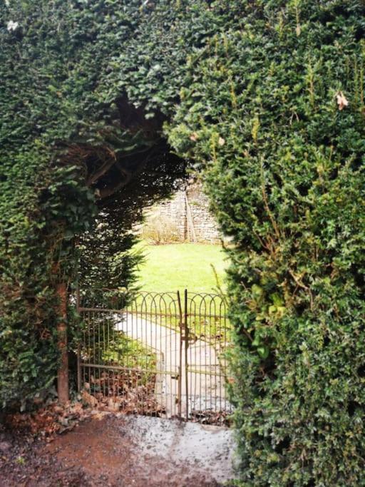 Cecile'S Cottage At Cefn Tilla Court, Usk Bagian luar foto